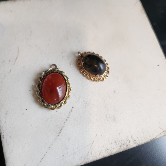 Dainty Gemstone Pendants Gold Tone Black Tiger's Eye And Carnelian - Picture 4 of 9